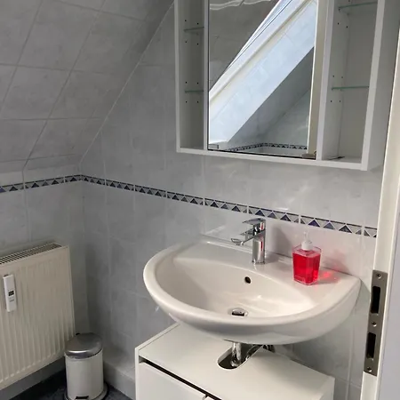 Apartman Zwitschernest Stilvolle Helle Gaestezimmer Monteurwohnung Fuer 1 Bis 6 Personen 3 60 Qm Itzehoe