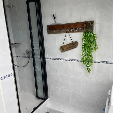 Zwitschernest Stilvolle Helle Gaestezimmer Monteurwohnung Fuer 1 Bis 6 Personen 3 60 Qm Itzehoe