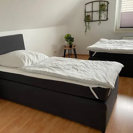 Apartman Zwitschernest Stilvolle Helle Gaestezimmer Monteurwohnung Fuer 1 Bis 6 Personen 3 60 Qm